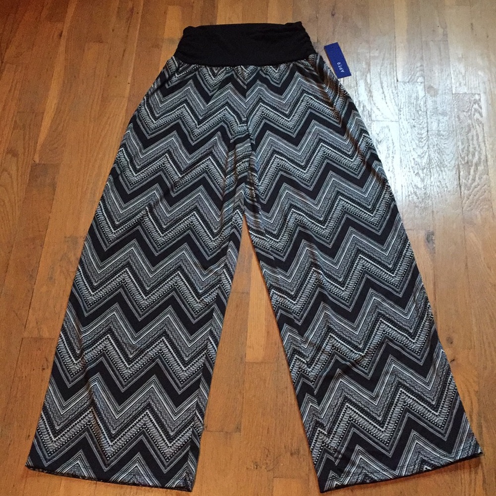 NWT - palazzo pants size M